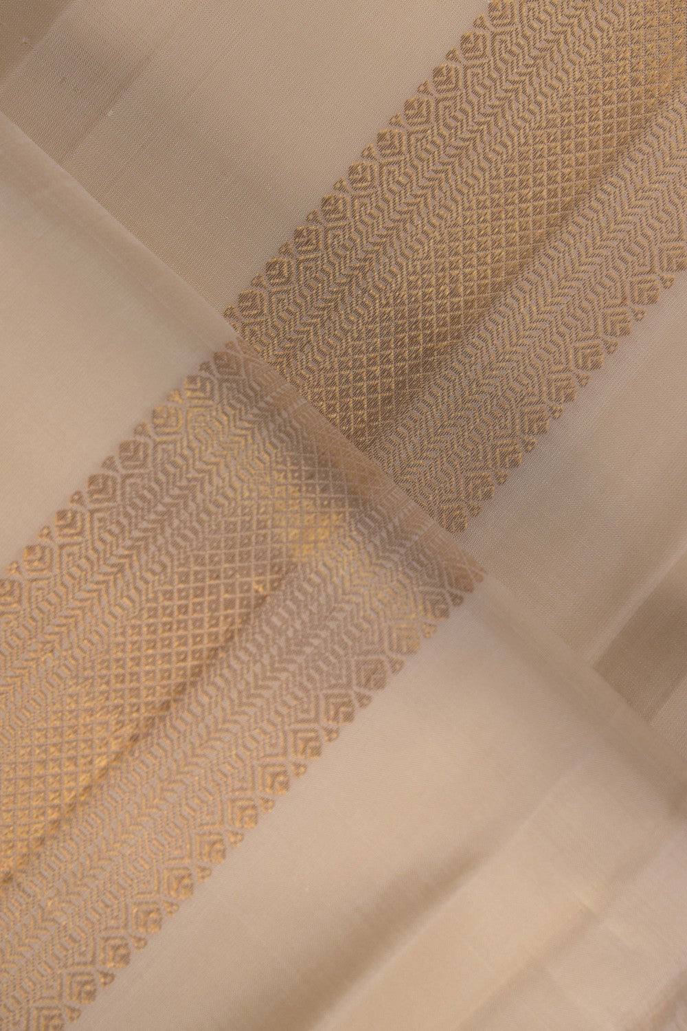 Image of Kanchi Silk Cream Dhoti With Kanduva (8 X 4)